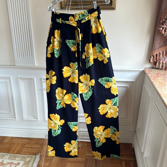Wide leg floral print,hi waisted, zip front, side pockets - Picture 1 of 7